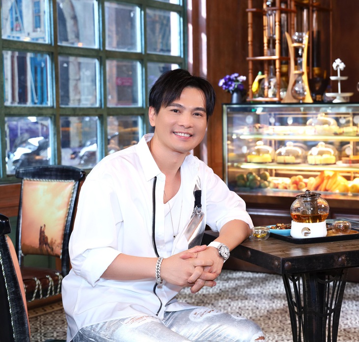 Sau 20 năm ca hát, Lâm Hùng vẫn nhận được sự mến mộ của khán giả