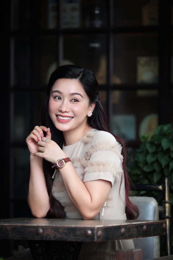 Gõ cửa trái tim là chương trình đầu tiên mà MC Anh Thơ chọn để quay lại với vai trò MC sau 3 năm dài vắng bóng.