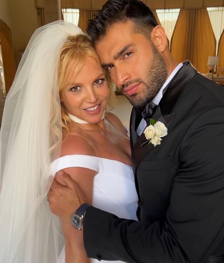 Sam Asghari đã cùng "nắm tay" Britney Spears vượt qua thời điểm khó khăn nhất, lấy lại cuộc sống tự do