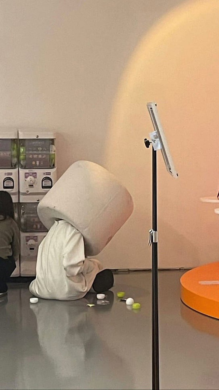 Loạt hình ảnh IU đội mascot tại sự kiện được fan chia sẻ