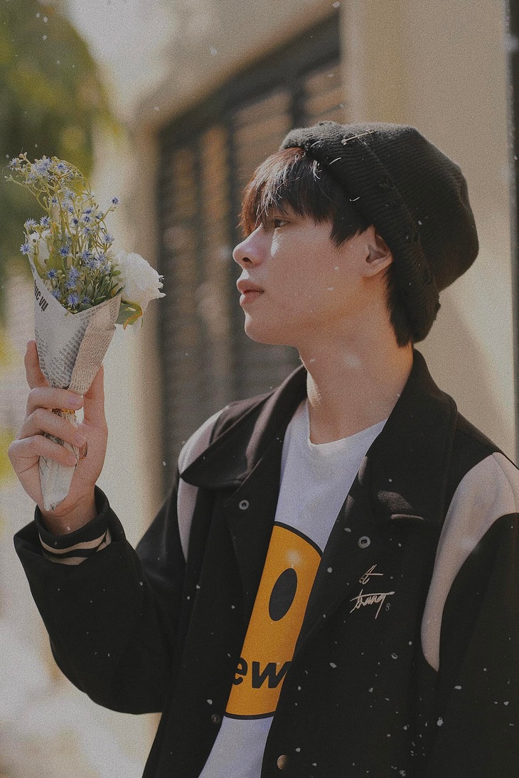 “Vũ muốn lồng ghép những trạng thái tâm hồn đa dạng này vào từng giai điệu, lời ca và âm nhạc, để tạo nên một câu chuyện chân thực và đầy cảm xúc về tình yêu”, Lê Vũ chia sẻ