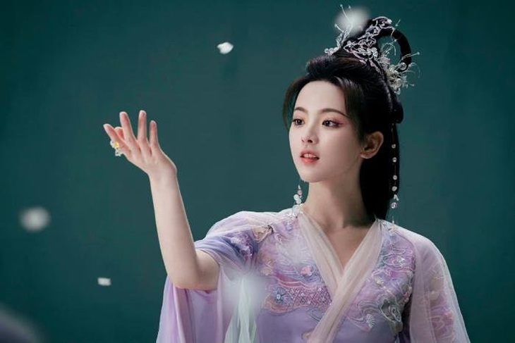 Tuy gặp nhiều tranh cãi về khả năng diễn xuất, song Dương Siêu Việt luôn tiếp thu và tích cực trau dồi bản thân.