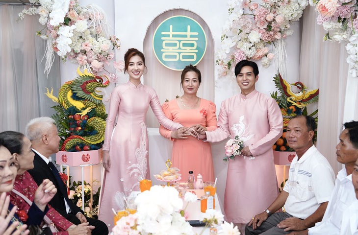 Hồ Quang Hiếu 'chèo ghe' đi hỏi cưới Tuệ Như - Ảnh 2.