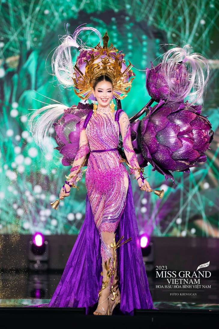 Trang phục lấy cảm hứng từ hoa atiso được đánh giá tích cực.