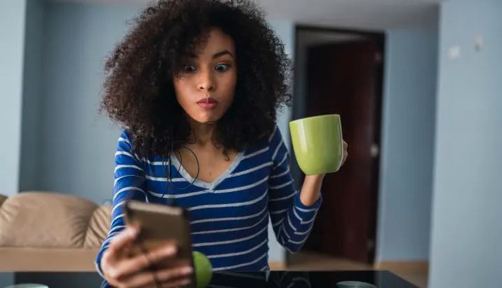 U là trời! Không tin là bị đòi "tình phí" ngay sau buổi gặp mặt đầu tiên luôn. (Ảnh: Getty Images)