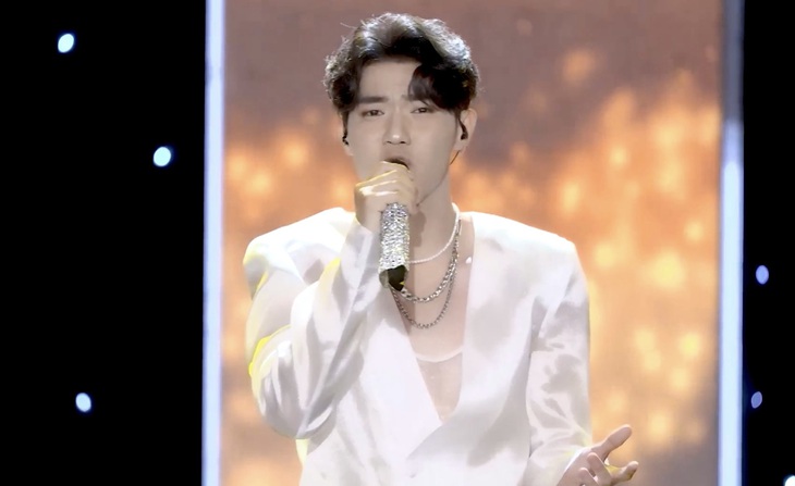 Dương Thành Đạt trong phần trình diễn 