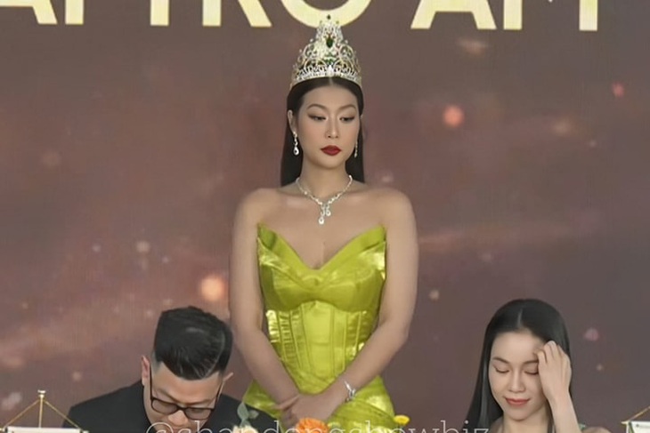 Đôi mắt "chấn động" của&nbsp;hoa hậu Thiên Ân. (Nguồn: Chấn động showbiz)