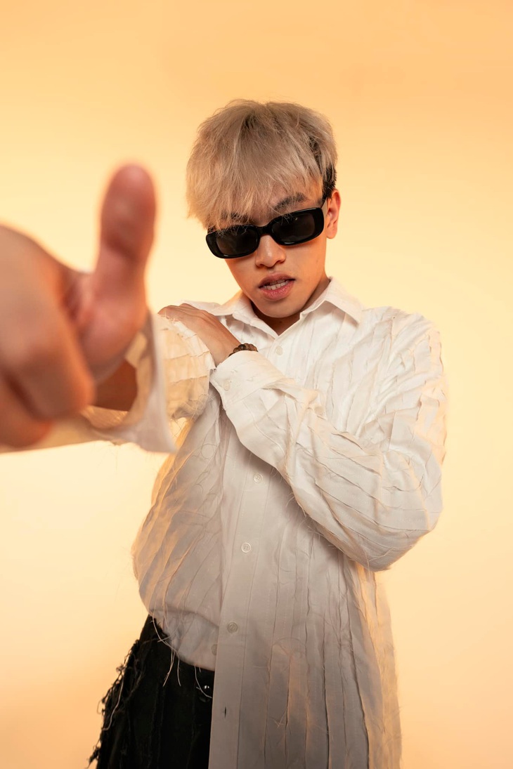 ZONE của gung0cay được phát hành bởi DAO Music Entertainment, đã có mặt trên các nền tảng nhạc số như Spotify, Apple Music, Zing MP3, Nhaccuatui,...