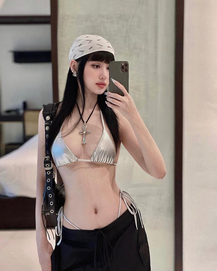 Tâm Tít gây chấn động khi khoe dáng "mẹ 2 con" trong bộ bikini tí hon