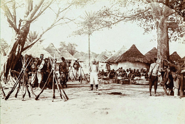 Hình minh họa cuộc "thám hiểm" Voulet-Chanoine trong Thư khố hải ngoại của Pháp. Ảnh: afriquexxi.info