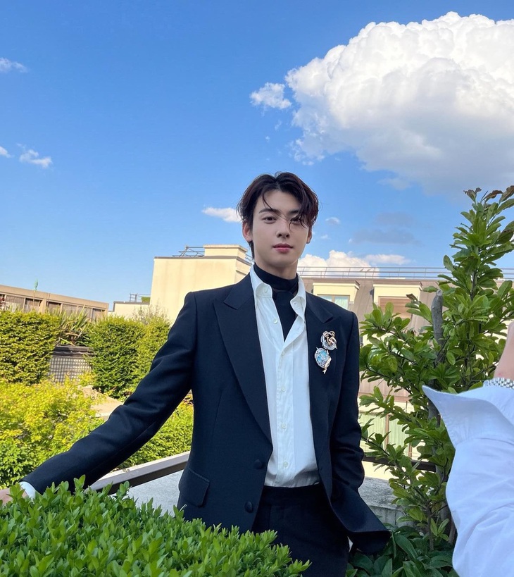 Cha Eun Woo được gắn mác "mỹ nam đẹp hơn hoa" của Kbiz