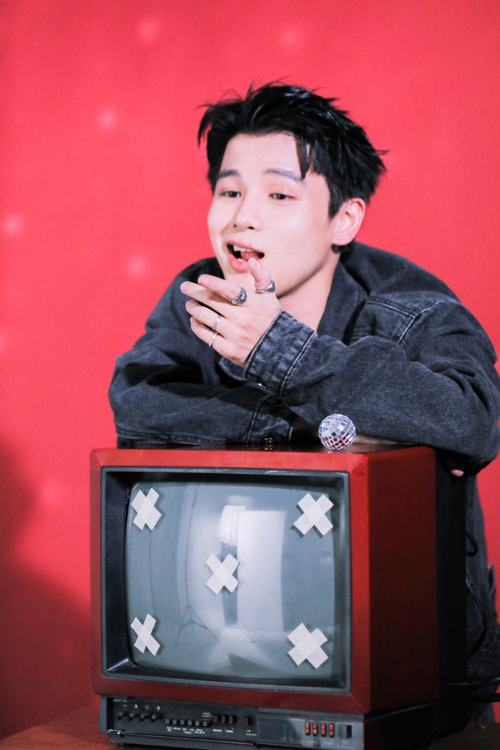 Phạm Đình Thái Ngân chụp ảnh theo phong cách hoài cổ