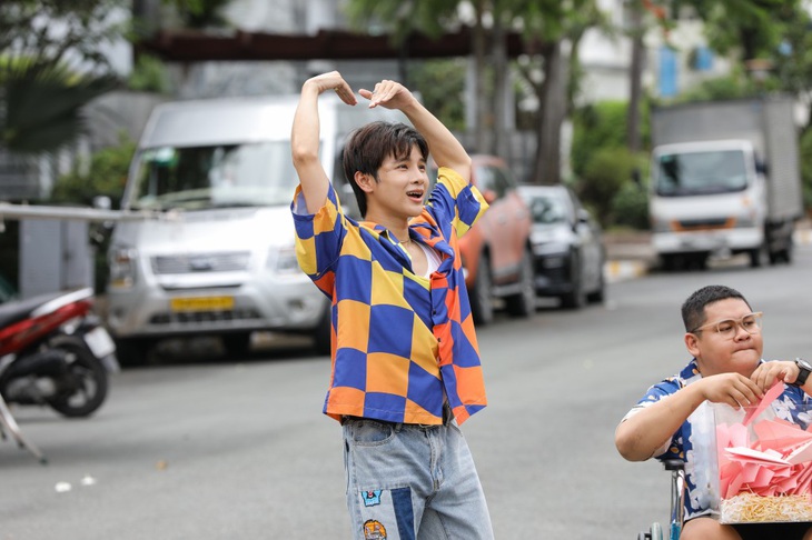 Phạm Đình Thái Ngân lí lắc, trẻ trung trong MV mới ra mắt