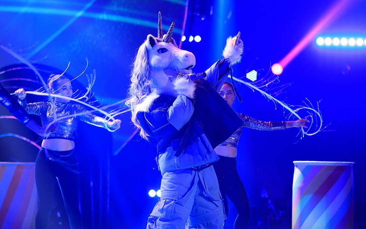 Ca sĩ Bích Phương khẳng định: "Từ đầu chương trình, Phương chưa thấy ai trong bộ mascot vừa hát vừa nhảy hay như Kỳ Lân".