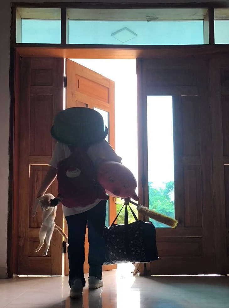 Ủa rồi mang mèo lên thành phố thiệt hả ba?