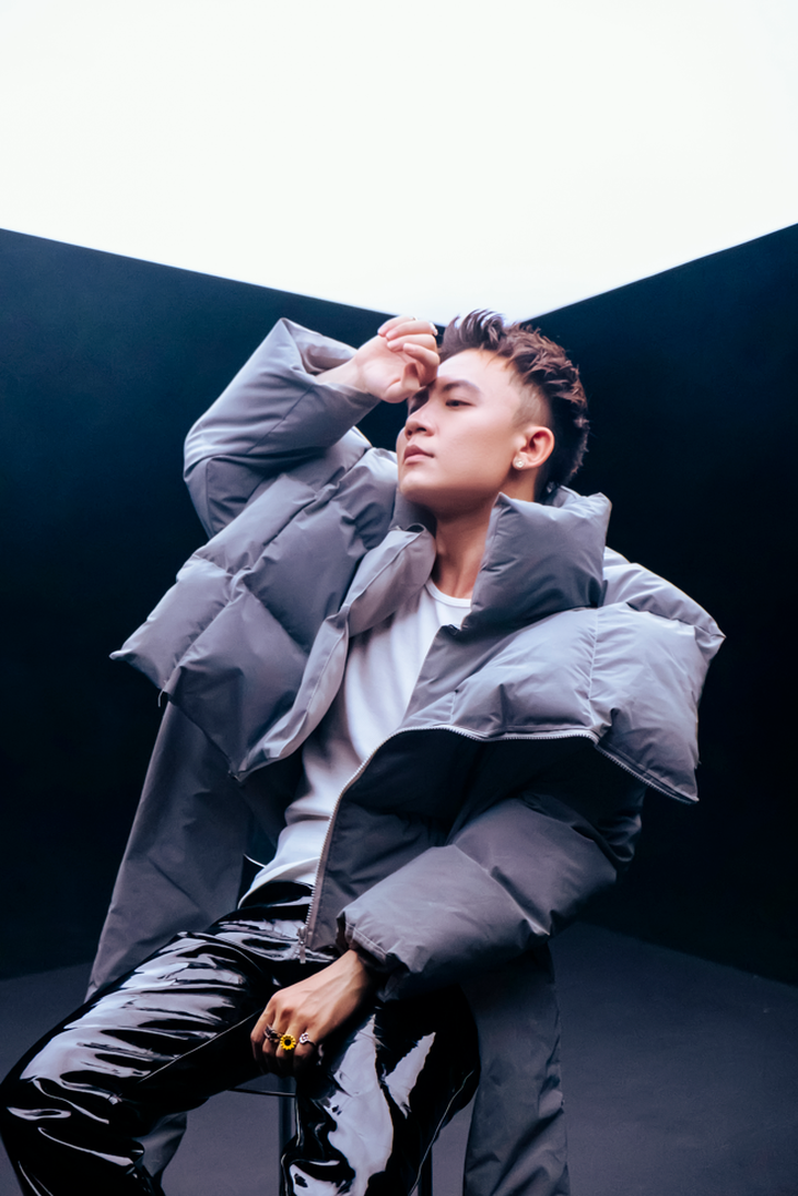 Sự xuất hiện của rapper Freaky với tạo hình “ngầu đét" gây tò mò cho khán giả.