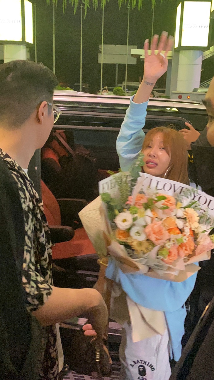 "Chị đại K-pop" xúc động trước tình cảm từ fan Việt