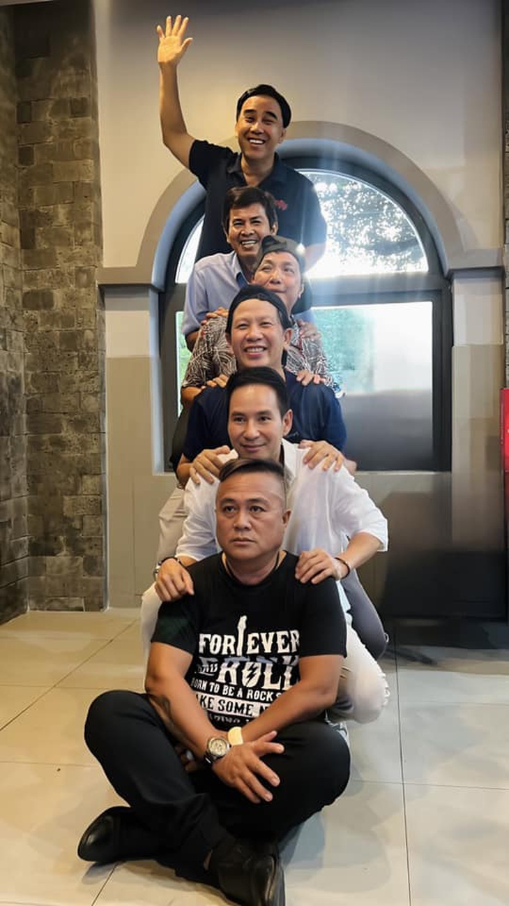 Nhiều khán giả bày tỏ sự trẻ trung, lí lắc của MC quốc dân