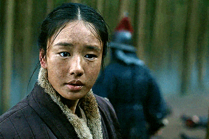 Nhiều tranh cãi nổ ra cho rằng Ahn Eun Jin không đủ đẹp để vào vai tiểu thư đài các.