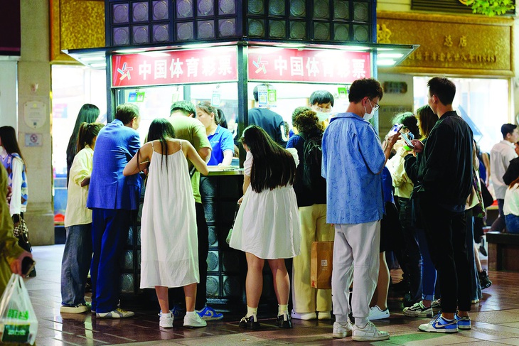 Người chơi xổ số ở Trung Quốc đang trẻ hóa. Ảnh: Sixth Tone