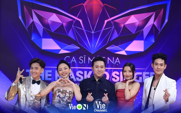 Bích Phương thủ sẵn nốt ruồi "phong thủy" để đoán mascot Ca sĩ mặt nạ mùa 2