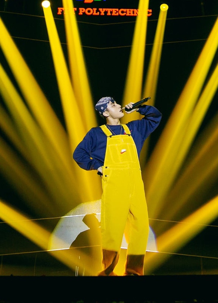 Từng 2 lần đốt cháy đại nhạc hội Happy Bee, trong lần trở lại này, Sơn Tùng M-TP hứa hẹn sẽ làm bùng nổ sân khấu với những màn trình diễn tuyệt vời, mang đậm cá tính riêng biệt. Fan đang đoán già đoán non chủ nhân hit Making my way sẽ mang đến điều gì mới mẻ trong comeback này.