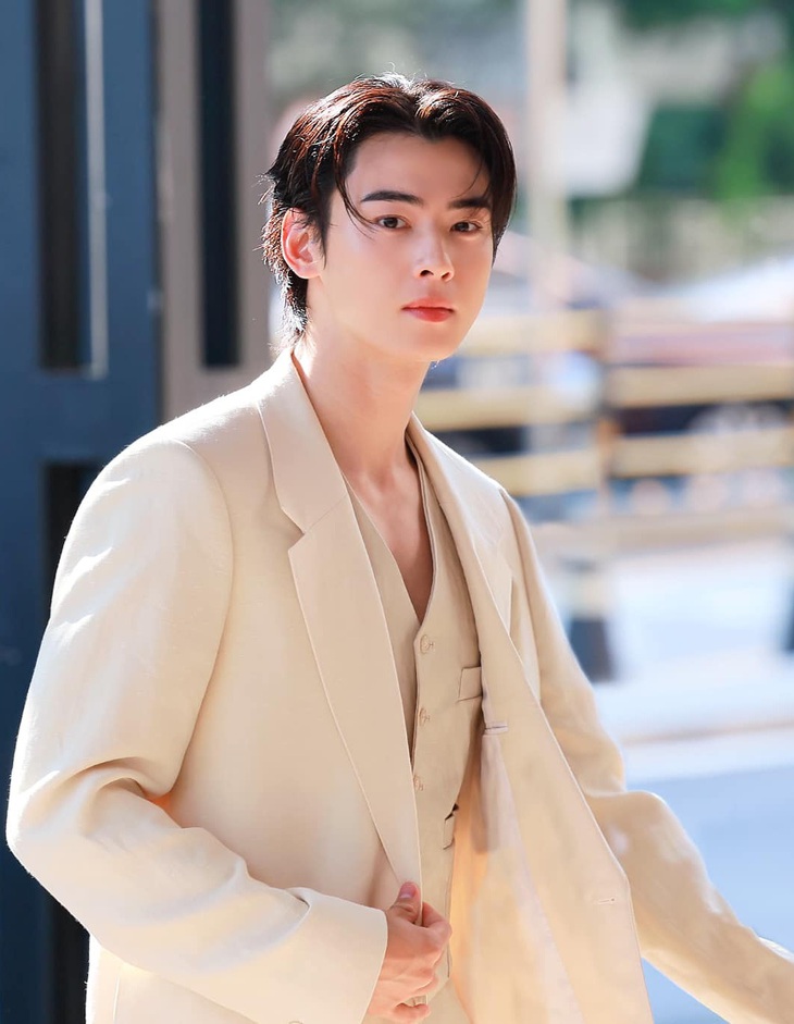 Kỹ năng diễn xuất của Cha Eun Woo bị dân mạng Hàn đem ra "mổ xẻ"
