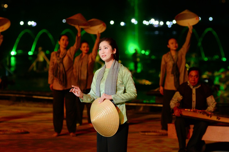 "Hoa hậu cải lương" Như Huỳnh hạnh phúc khi được góp mặt trong đêm "Dòng sông kể chuyện"