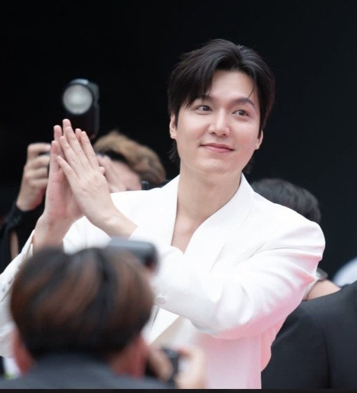 Lee Min Ho khiến công chúng bất ngờ vì ngoại hình phát tướng đến khó tin