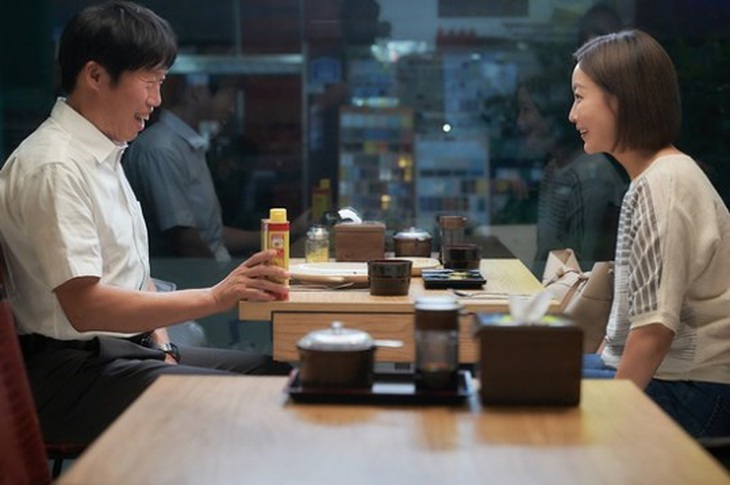 Ông chú 'xí trai' Yoo Hae Jin có cảnh hôn gây sốt với Kim Hye Sun - Ảnh 3.