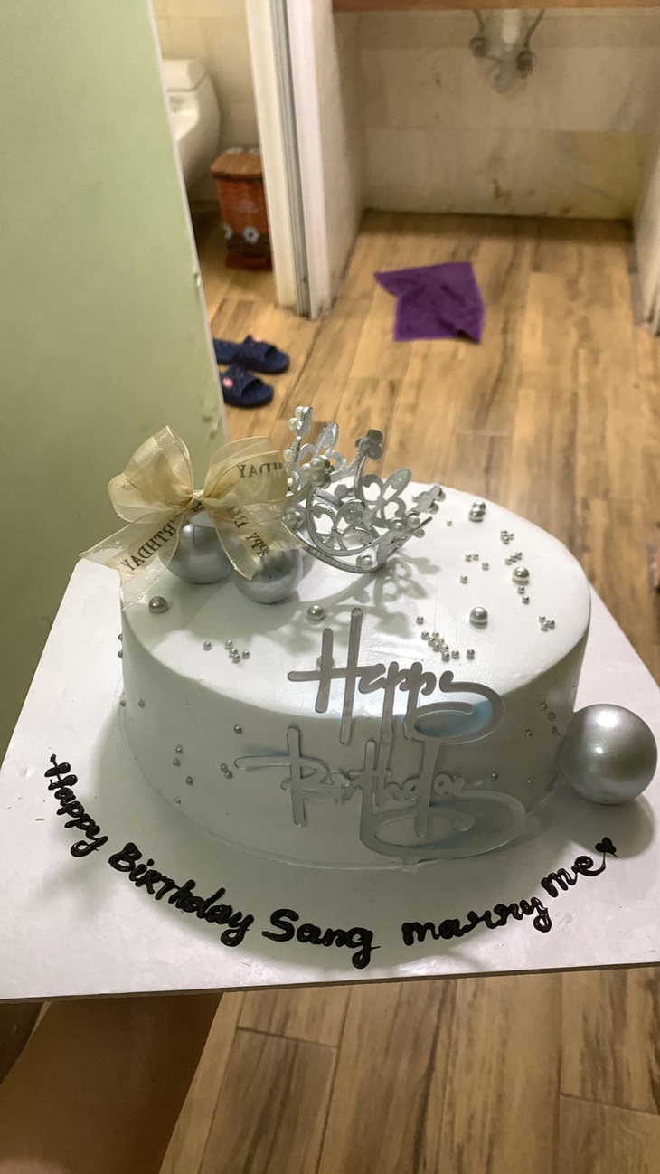 Chiếc&nbsp;bánh kem "tố cáo" chủ tiệm... yếu tiếng Anh!