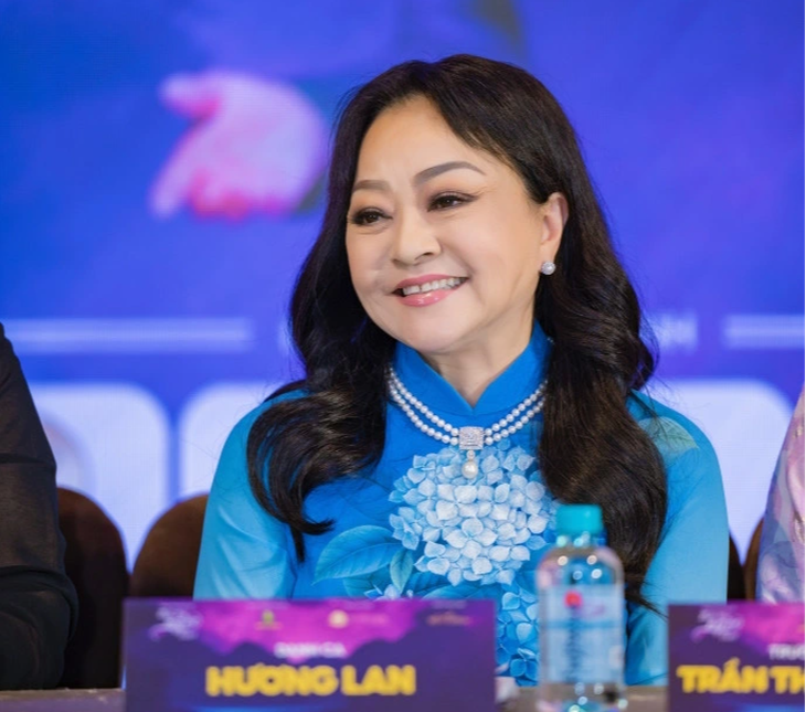 Danh ca Hương Lan tươi trẻ ở độ tuổi U70. Cô cho hay: "Sức khỏe của tôi tốt hơn trong 2 năm qua!"