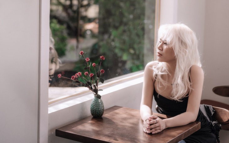 "Học trò Tuấn Hưng" Yến Lê hóa "sầu nữ" tóc trắng, comeback V-pop