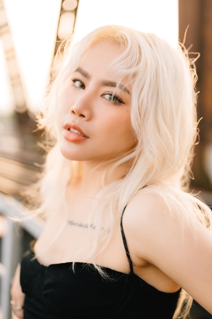 'Học trò Tuấn Hưng' Yến Lê hóa 'sầu nữ' tóc trắng, comeback Vpop - Ảnh 2.