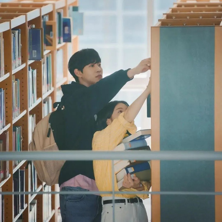 Mỹ nam màn ảnh và Jeon Yeo Bin trong một khung hình lãng mạn