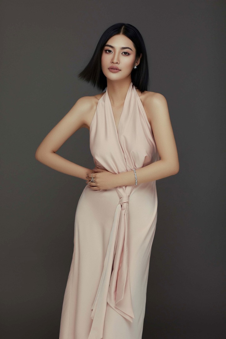 Sau 2 lần lỡ hẹn với đấu trường nhan sắc quốc tế, Nông Thúy Hằng sẽ lên đường chinh chiến vào tháng 10