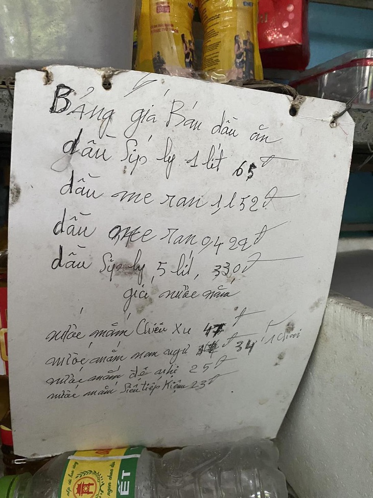 Một chiếc bảng giá "đáng yêu" của bà nội.