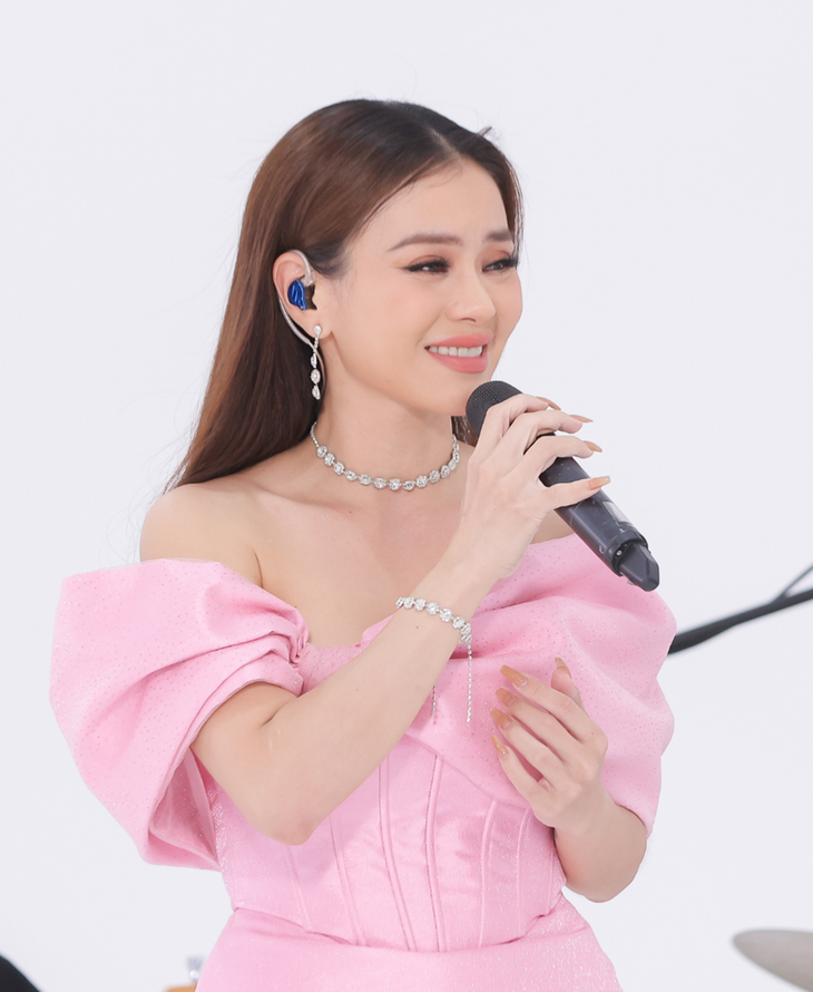 Hải Yến Idol khiến khán giả bật cười vì tiết lộ từng "tác động vật lý" lên mối tình đầu trước khi rung động