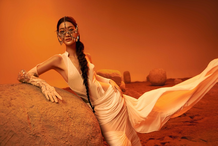 Người mẫu Hoàng Kim Ngân