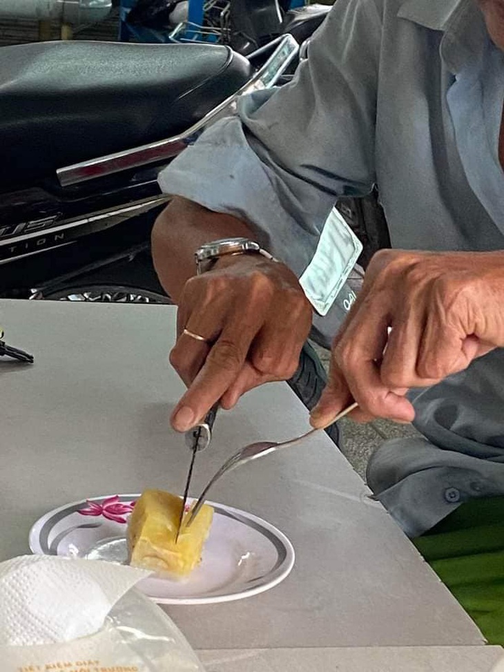 Ăn bánh chuối hấp sao cho sang?!