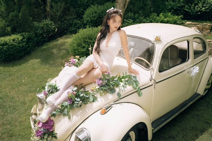 "Thanh tập thói quen dậy sớm và ngủ sớm để duy trì sức khỏe và nhan sắc. 6h30 hằng ngày mình thức dậy ăn sáng, tập yoga rồi đến công ty đi làm. Chiều tối là thời gian tôi dành cho các hoạt động nghệ thuật như dự sự kiện, quay YouTube, quay TikTok, thu âm, tập vũ đạo...", nữ ca sĩ chia sẻ 