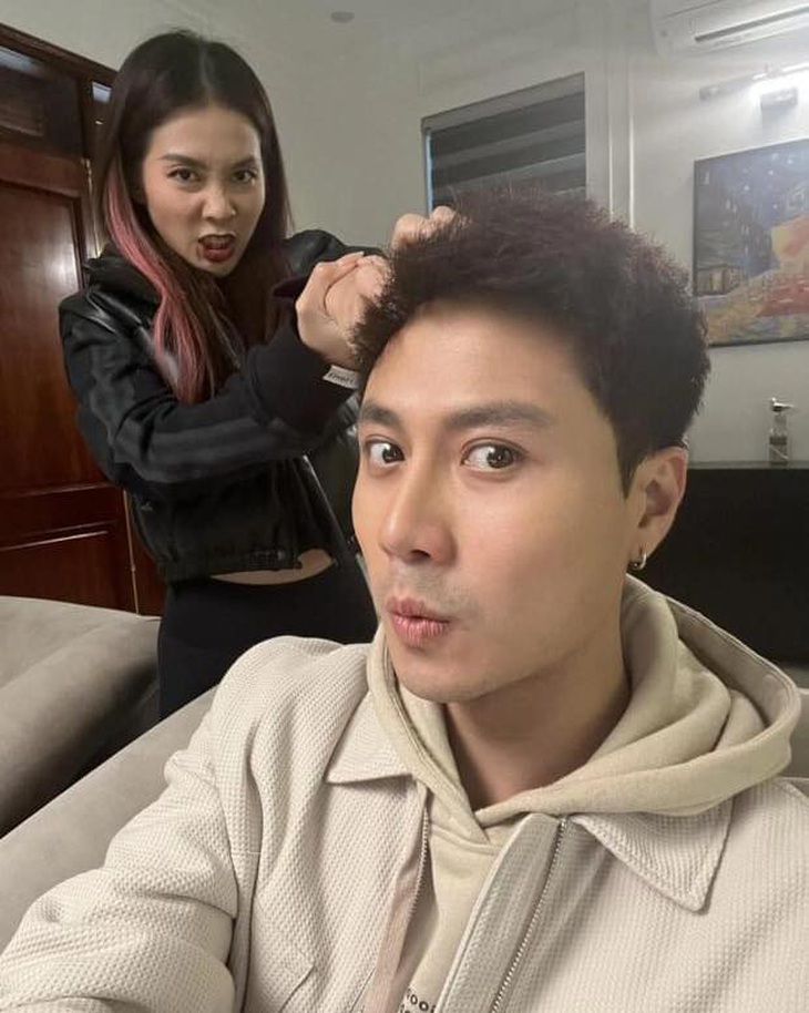 Cặp đôi đẹp của màn ảnh thường xuyên khiến netizen ngất ngây với những khi pose dáng vui nhộn