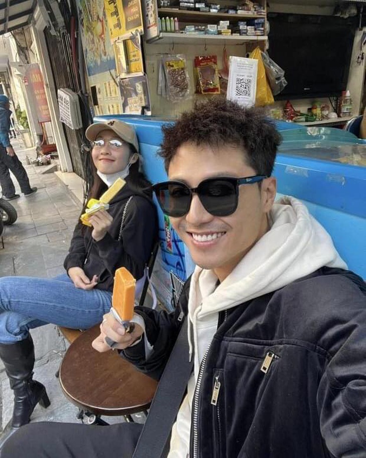 Cặp đôi thường xuyên chọn trang phục đồng điệu