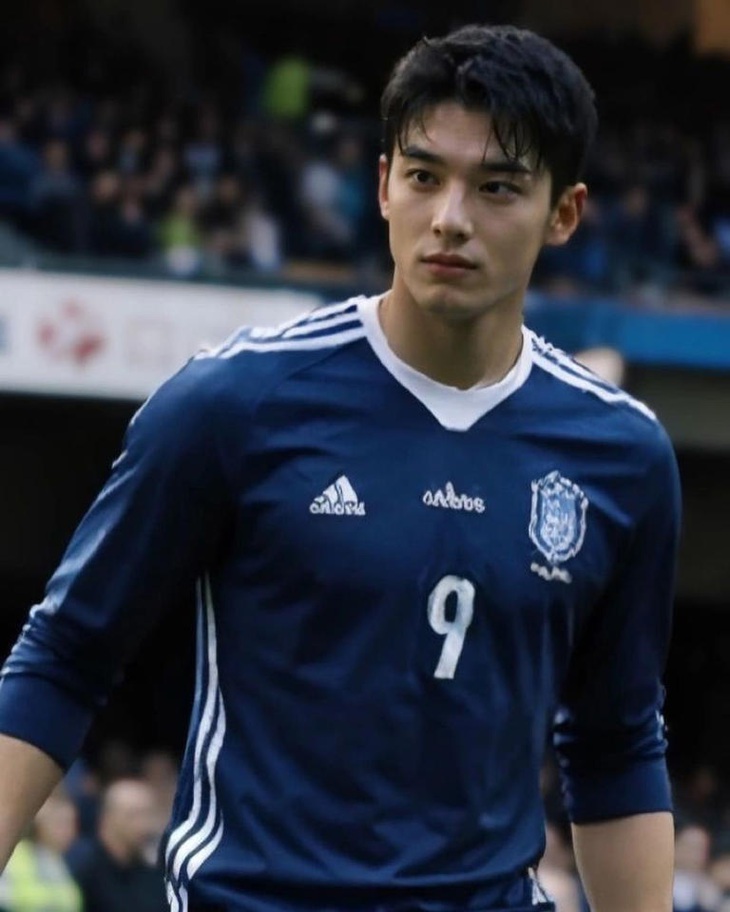 Nam cầu thủ được so sánh "chẳng thua gì" các thần tượng xứ kim chi