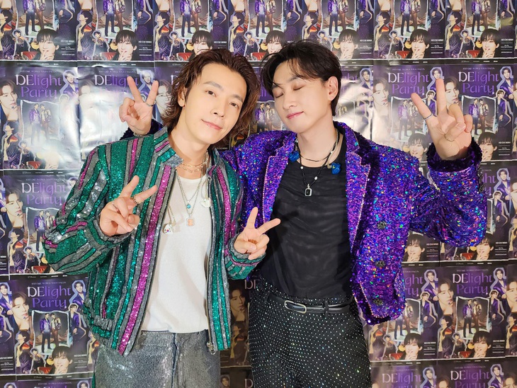 Hình ảnh Donghae và Eunhyuk trước buổi biểu diễn