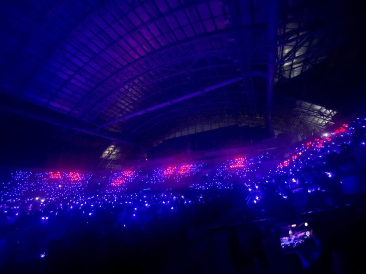 Fan Việt xếp lightstick lời tỏ tình với Donghae và Eunhyuk "Em có thể trở thành mái nhà của anh không"