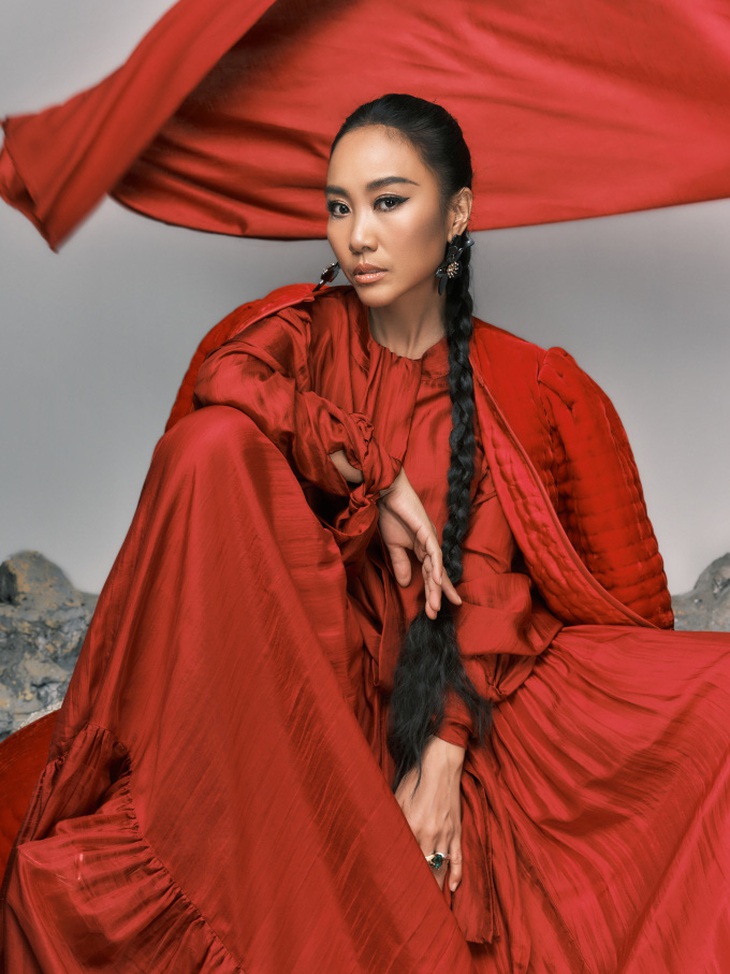 Đoan Trang: "Tôi chẳng nổi trội về nhan sắc, phải cố gắng hơn người khác vì không có điều kiện"