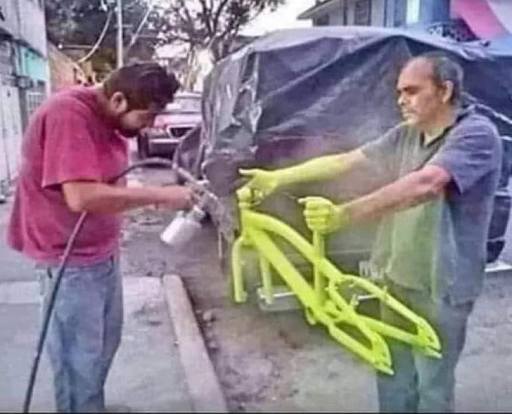 Hành động thể hiện tình bạn keo sơn