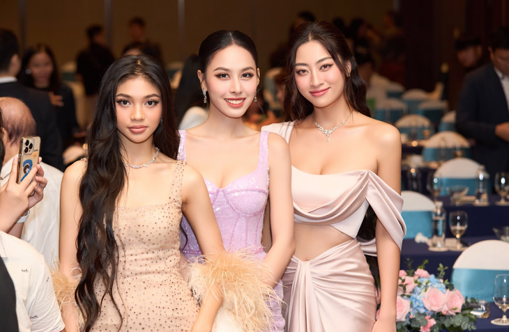 Á hậu Minh Kiên, á hậu Ngọc Hằng và hoa hậu Lương Thùy Linh tại sự kiện.