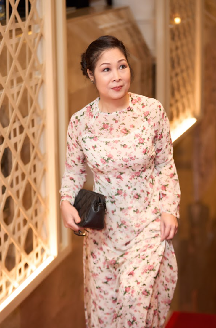 NSND Hồng Vân nhan sắc thăng hạng sau giảm cân thành công.